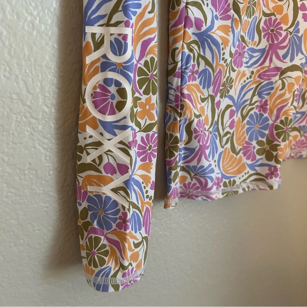 Roxy Women’s Long Sleeve Multi Color Floral Rashguard Swim Top, Size Medium - Picture 5 of 6